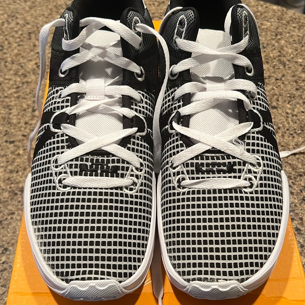 Lebron Witness VII men's 9.5